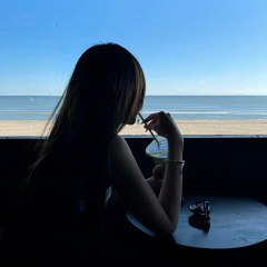 人并非笔直的轨道