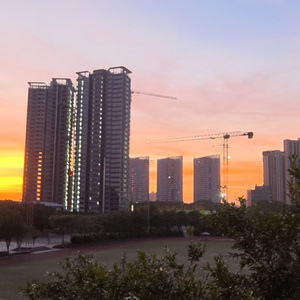 骄阳盛夏里的从前与未来