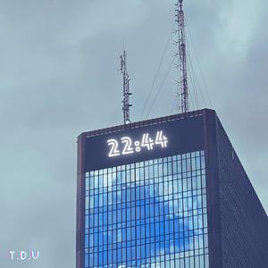 22h44