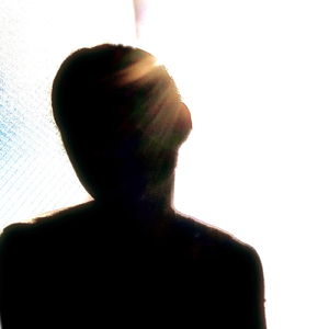 いたみながら踊る