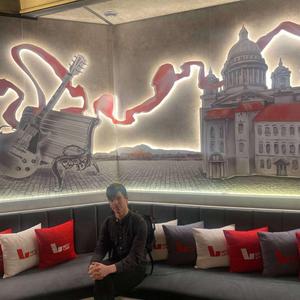 Тушу свет свечкой