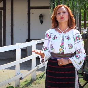 Plânge mărul după floare