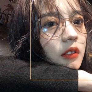 行走在冬夜的冷风中