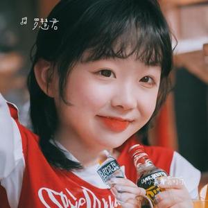 你笑着喝可乐