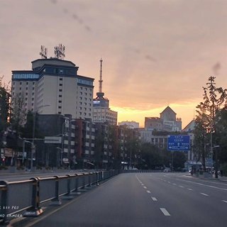 『妳和我在夕陽下奔跑』