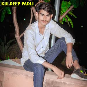 कुण बैठी पल्सर प लगा ब्लेक चस्मा (Original)