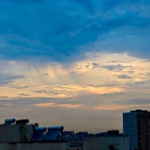 Sacred Play Secret Place（风雨入眠）