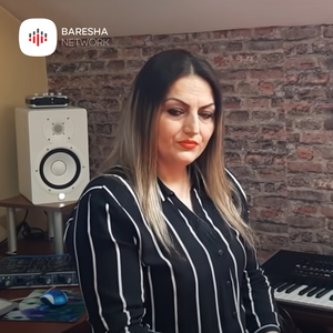 Xheneti te këmbët e nanës