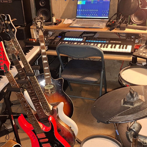 Right wing whitf man