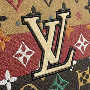 《夏日雨后的晴光欢歌》