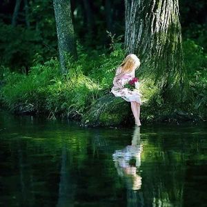 染红牧羊人的背