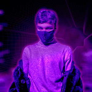 Продавал мобилы