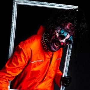 Scutura Din Gogosar (feat. Clovnu)