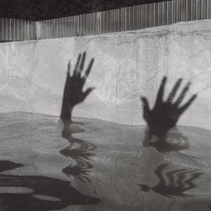 影视紧张危机不安