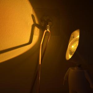 在夜空下望着繁星