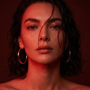 Topladım Hüzünleri Yırtık Bavuluma