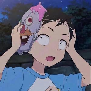 你必须在一个荒唐的夜骑着摩托穿过下雨的街