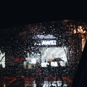 就让这大雨全都落下