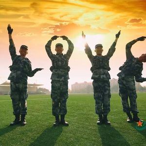 笑脸墙的“C位” 伴奏