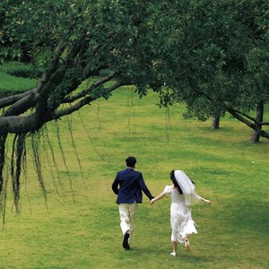 海门最甜草莓摇摇奶昔