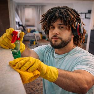 Cleaning the bomboclat house