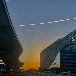 别等了，跟着光