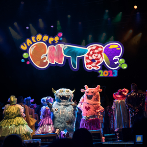 Va cayendo gente al baile