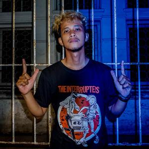 SENYUM PERBEDAAN