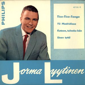 Katson, tuleeko hän