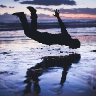 对称|虚实以水面的分离 呈现实体与倒影