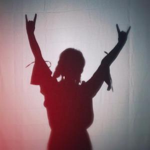 火车驶向云外，梦安魂于九霄