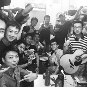 五楼阳台的男人