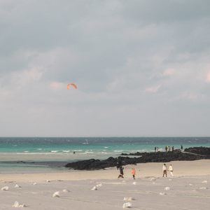 한 번의 미소에 계절이 바뀌고