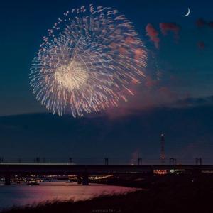 ☾我 們 一 起 吹 晚 風