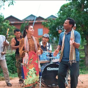 វាលអេីយវាលធំ - តាវ៉ន ស្គរដៃ