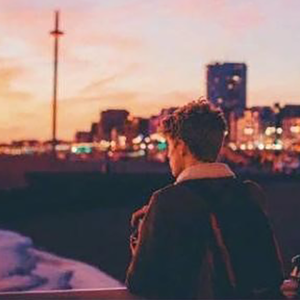 今天阴天，连心情也是阴沉的