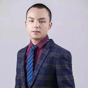 对面的春风吹来一阵桃花香