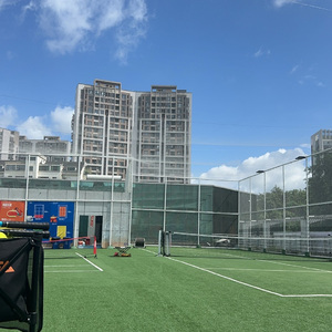 将泪水藏进雨里