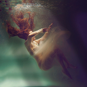 How Can I Hold On, When You Feel so Far Away?