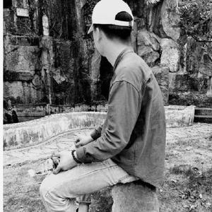 多想在平庸的生活拥抱你