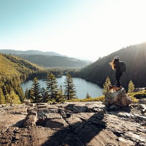 雨滴敲打的寂寞旋律