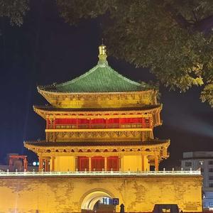 西安城墙下的羅小松-羅小松