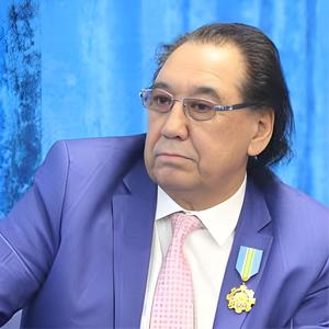Испан қызы биле еркеле