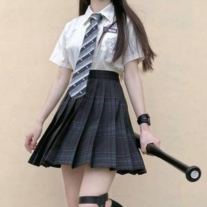 所爱隔山海，山海不可平