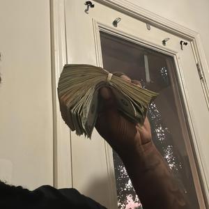 Switchy (feat. Sheinluvwitdos)