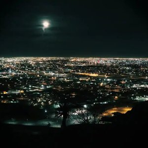 城市灯火下 的清白暧昧