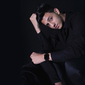 Ah Ya Habebty We Malya 3enaya