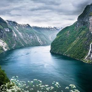 এই হিন্দু ভাই বোদ্ধ ভাই তোমাদের সাথে আমাদের কোন বন্ধু নাই