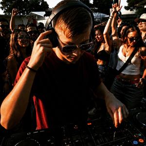 Dynamite (Hardstyle Remix)