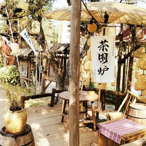 浏阳河烧腊店girl